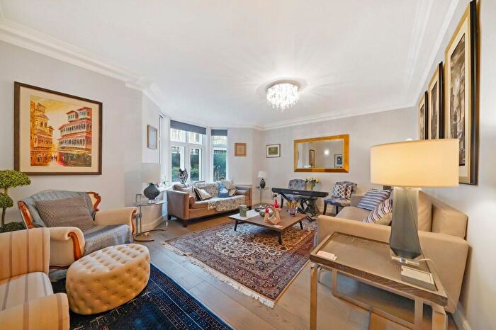 4 Bedroom Flat To Rent In Manor House, Marylebone Road, NW1