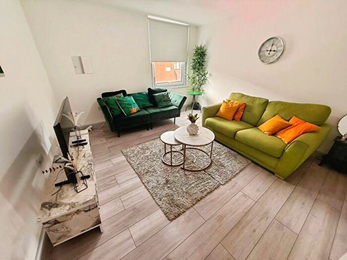 2 Bedroom Flat To Rent In Castle Street, Reading, Berkshire, RG1
