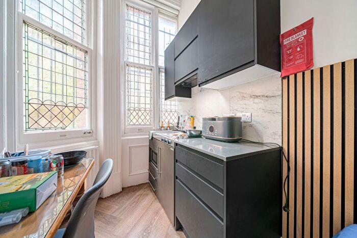 Studio To Rent In Bina Gardens, South Kensington, London, SW5