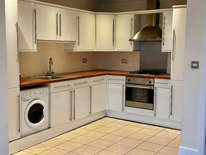 2 Bedroom Flat To Rent In Stanley Road, Bromley, Kent, BR2