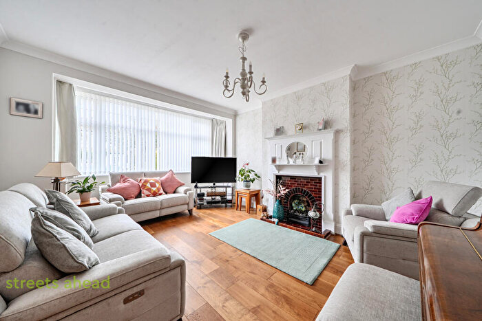 4 Bedroom Semi-Detached House For Sale In Sefton Road, Croydon, CR0