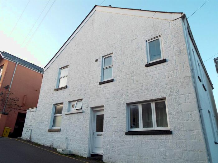 5 Bedroom Property To Rent In Brook Place, Falmouth, TR11