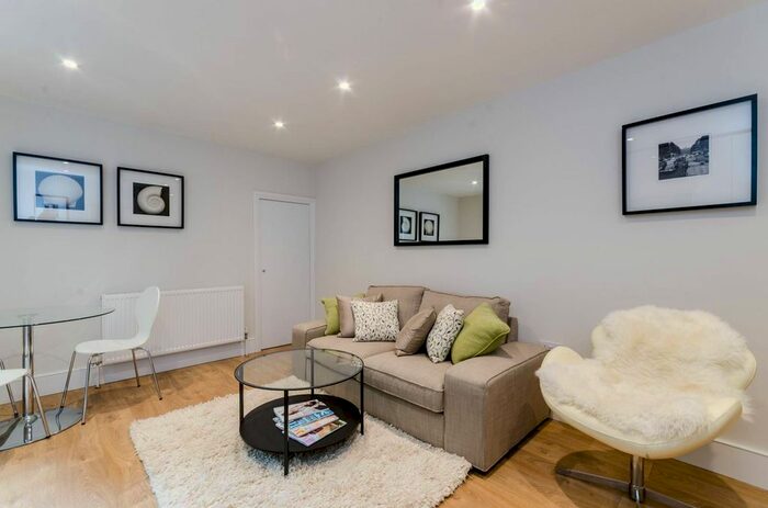 2 Bedroom Flat To Rent In Wandsworth Bridge Road, Fulham, London, SW6