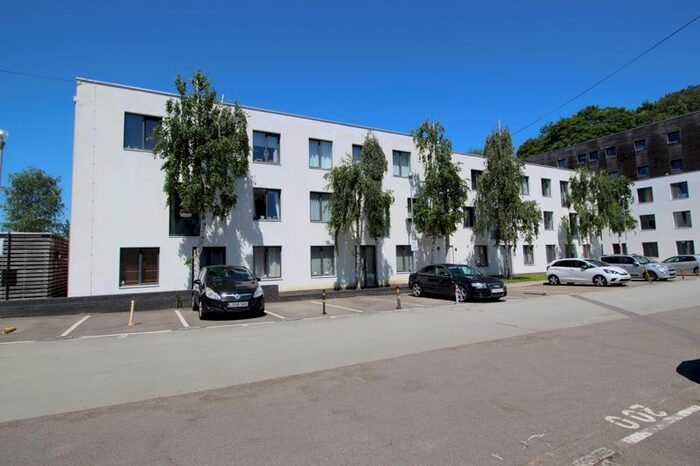 1 Bedroom Flat For Sale In Godstone Road, Whyteleafe, CR3