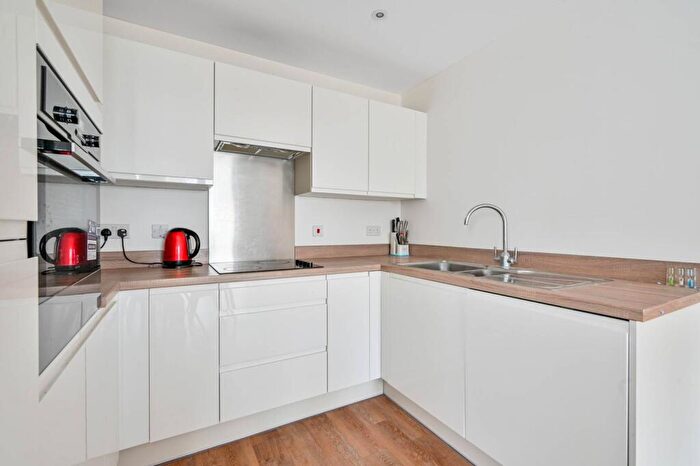 2 Bedroom Flat To Rent In Station View, Guildford, GU1