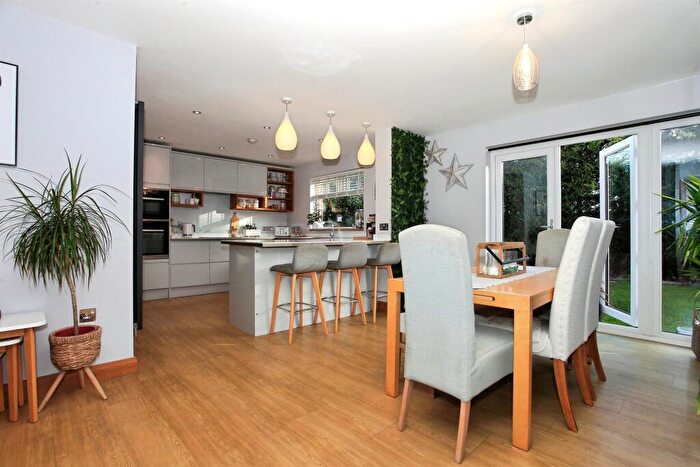 4 Bedroom Detached House For Sale In Long Pasture, Peterborough, PE4