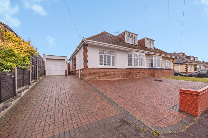 3 Bedroom Bungalow For Sale In Lone Valley, Waterlooville, PO7