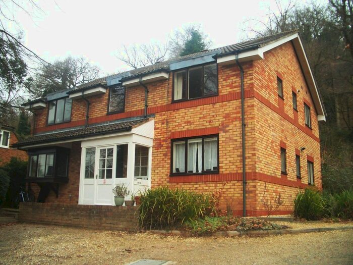 1 Bedroom Flat To Rent In Peperharow Road, Godalming, GU7