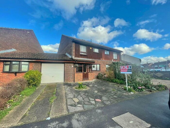 3 Bedroom House To Rent In Pavilion Terrace, IG2