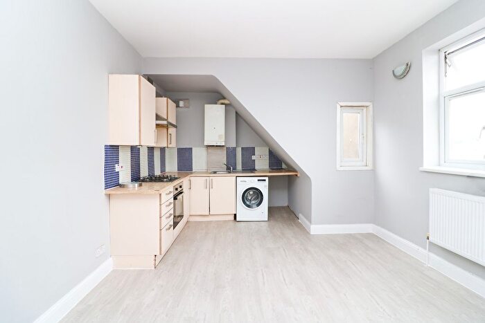 1 Bedroom Flat To Rent In Upper Tooting Road, London, SW17