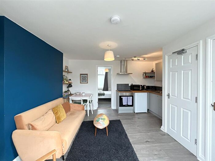 1 Bedroom Flat To Rent In St. Thomas Road, Newquay, TR7