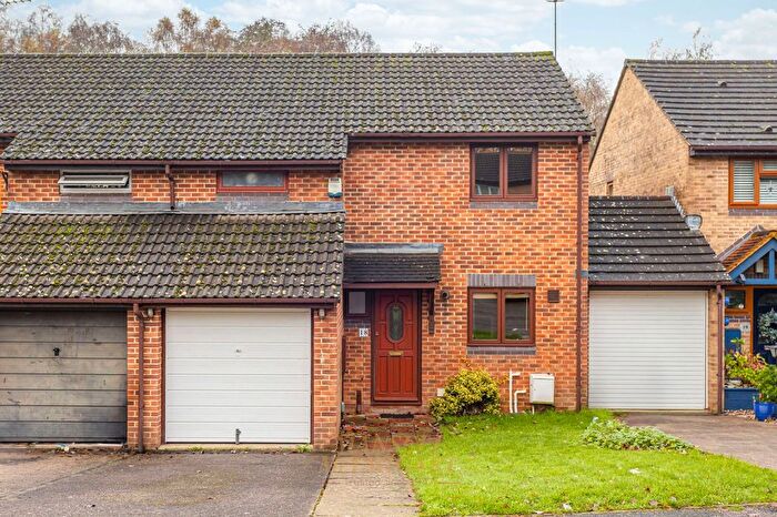 3 Bedroom Semi Detached House For Sale In Longhurst Road, Crawley, RH11