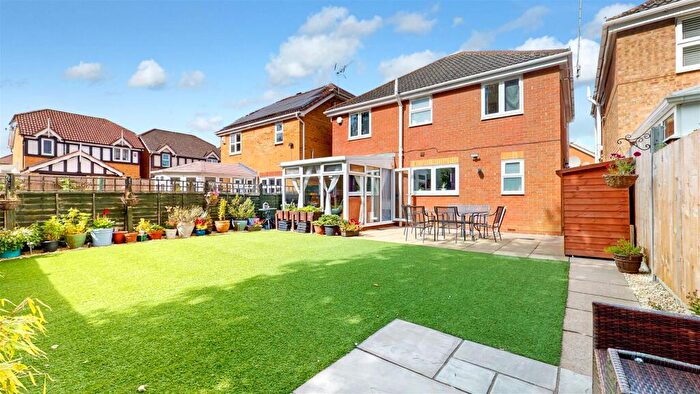 4 Bedroom Detached House For Sale In Nightingale Crescent, Bradville, Milton Keynes, MK13