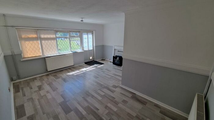 3 Bedroom Maisonette To Rent In Trinity Road, Stourbridge, DY8