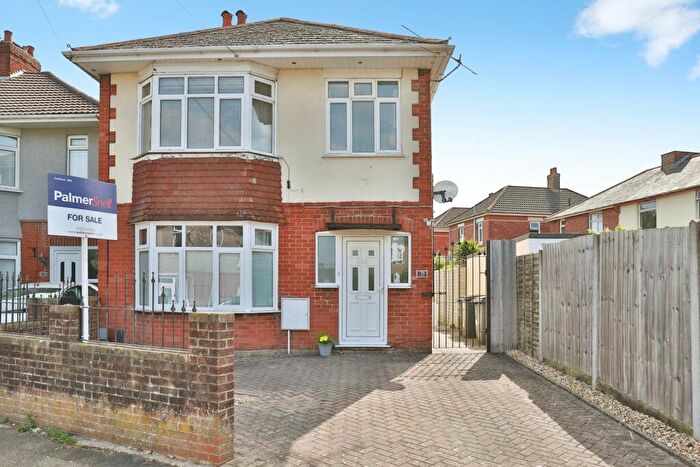 1 Bedroom Flat For Sale In Howeth Road, Bournemouth, Dorset, BH10