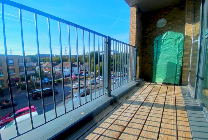 1 Bedroom Flat For Sale In Prince Georges Road, Colliers Wood, SW19