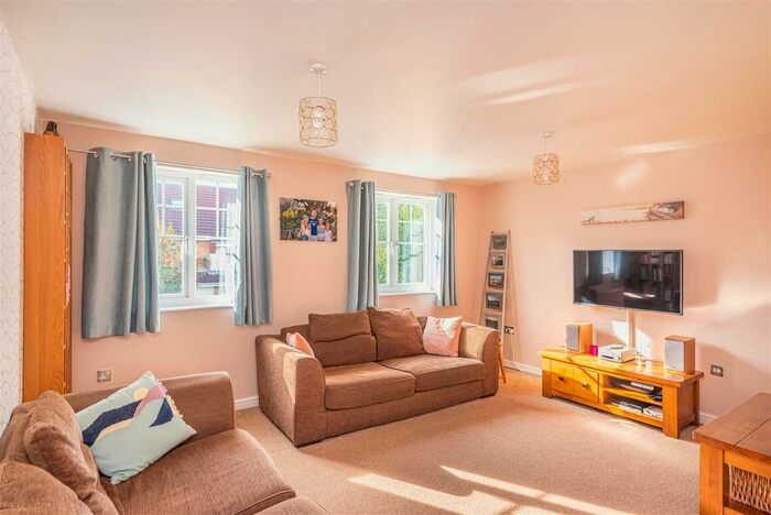 3 Bedroom Town House To Rent In Beckett Drive, Osbaldwick, York, YO19