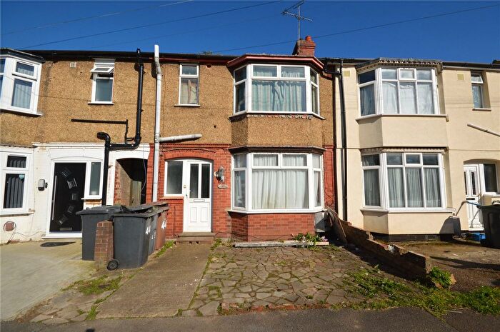 3 Bedroom Terraced House For Sale In St. Catherines Avenue, Luton, LU3