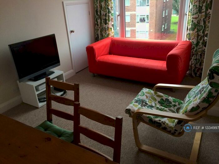 2 Bedroom Flat To Rent In Bounds Green, London, N22