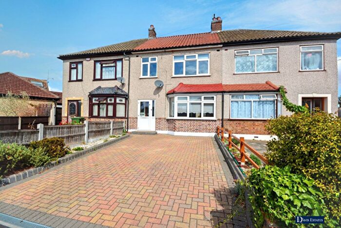 3 Bedroom Terraced House For Sale In Great Gardens Road, Hornchurch, RM11