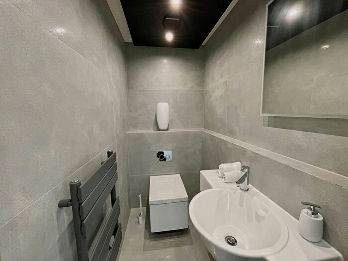 1 Bedroom Flat To Rent In Royal College Street, Camden, NW1