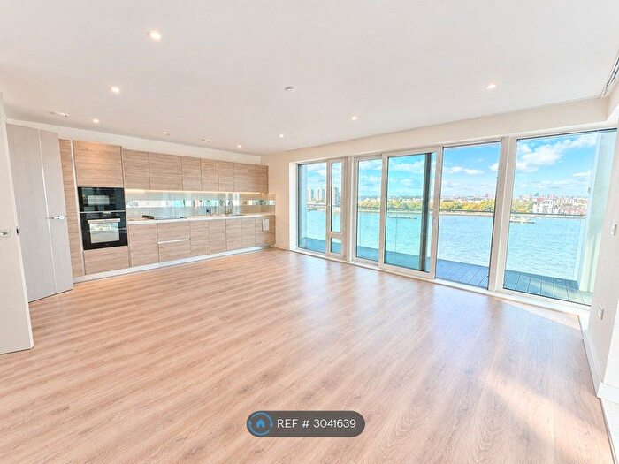 3 Bedroom Flat To Rent In Deveraux House, London, SE18
