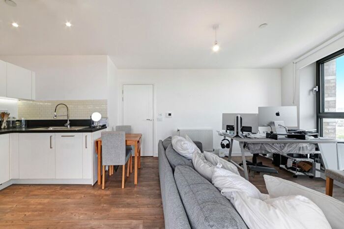 1 Bedroom Flat For Sale In Kingfisher Heights, London, E16