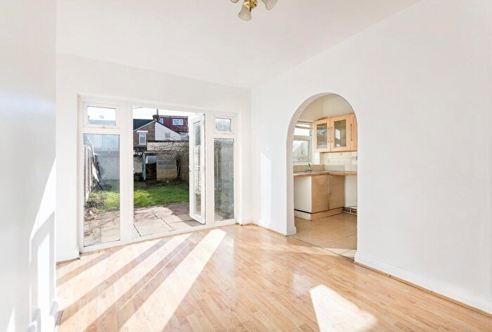 3 Bedroom Terraced House To Rent In Thornton Road, Thornton Heath, Croydon, CR7