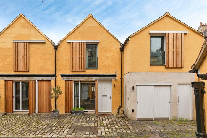 3 Bedroom Mews For Sale In Rivers Street Mews, Bath, BA1