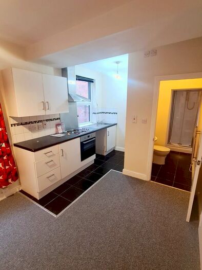 Studio To Rent In Glenfield Road, Leicester LE3