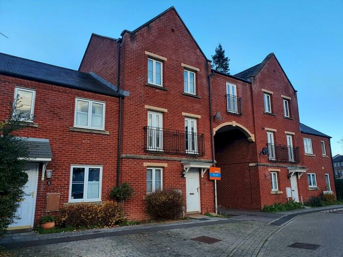 5 Bedroom Town House To Rent In Fleming Way, Exeter, EX2