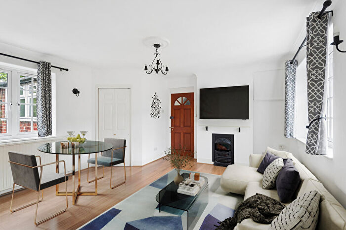 2 Bedroom Flat To Rent In Roe End, Roe Green Village, Kingsbury, NW9