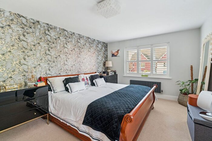 2 Bedroom Flat For Sale In Hedgerley Lane, Gerrards Cross, Buckinghamshire, SL9