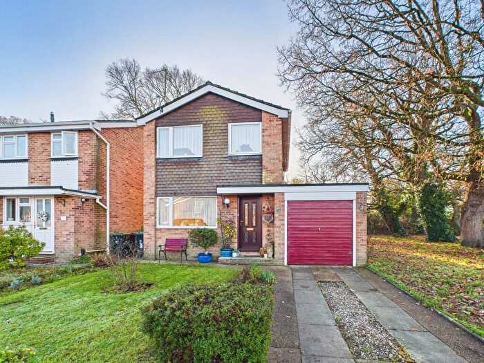 3 Bedroom Detached House For Sale In Moorcroft Avenue, Burton, Christchurch, Dorset, BH23
