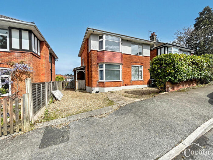 4 Bedroom Detached House For Sale In St. Albans Avenue, Bournemouth, BH8