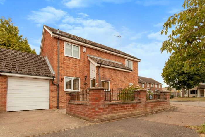4 Bedroom Link Detached House For Sale In Nelson Way, Hevingham, Norwich, NR10