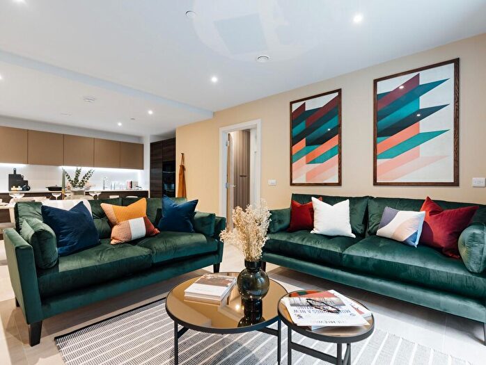 3 Bedroom Apartment To Rent In Melvin Walk, Edinburgh, EH3