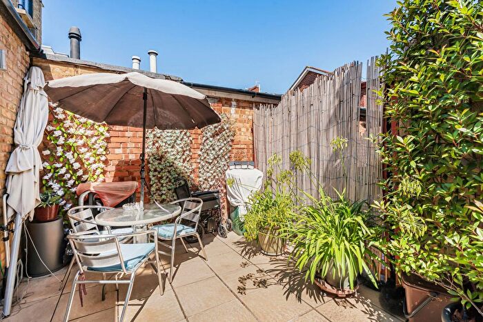 1 Bedroom Flat For Sale In Trinity Road, London, SW17
