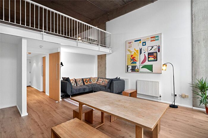 2 Bedroom Flat To Rent In Kingsland Road, London, E8