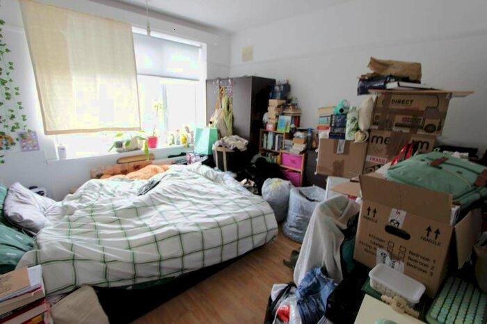 2 Bedroom Flat To Rent In High Road, London, N12