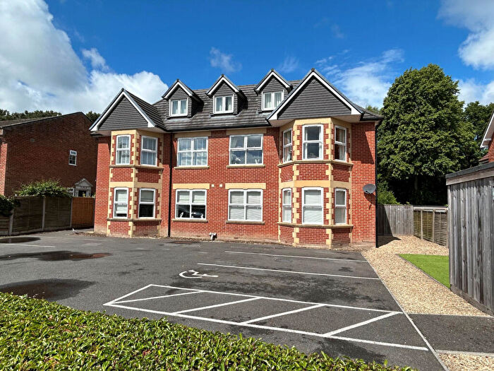 2 Bedroom Apartment For Sale In York Road, Broadstone, Dorset, BH18