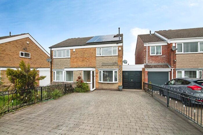 3 Bedroom Semi Detached House For Sale In Pevensey Close, Tividale, Oldbury, B69