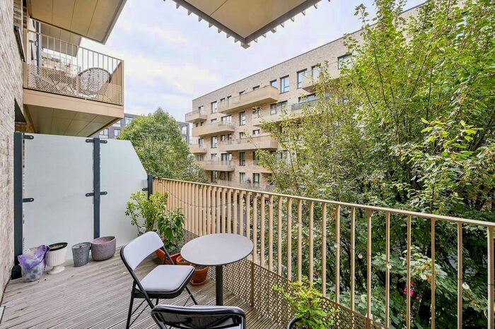 1 Bedroom Flat To Rent In Munster Court, Acton, London, W3