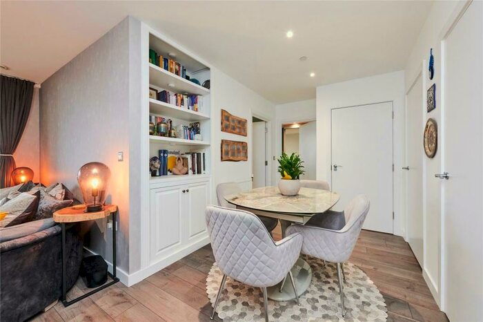 2 Bedroom Apartment To Rent In Heritage Tower, East Ferry Road, Canary Wharf, E14