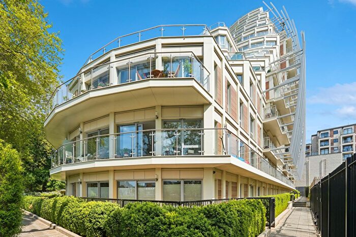 3 Bedroom Flat For Sale In Kingston Riverside, Kingston Upon Thames, KT2
