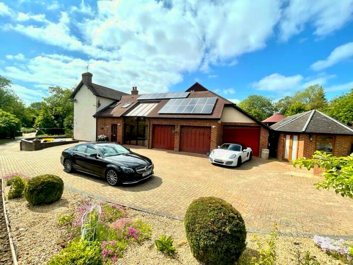 4 Bedroom Detached House To Rent In School Lane, Loughton, MK5