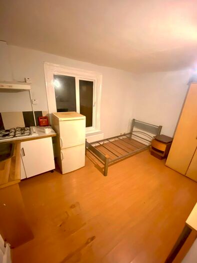 Studio To Rent In Brockley Road, London, SE4