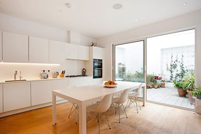 3 Bedroom End Of Terrace House For Sale In Osiers Road, Putney, London, SW18