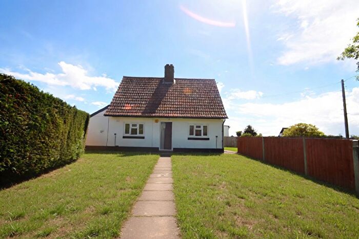 6 Bedroom Detached Bungalow To Rent In Clockhouse Lane, Ashford, TW15