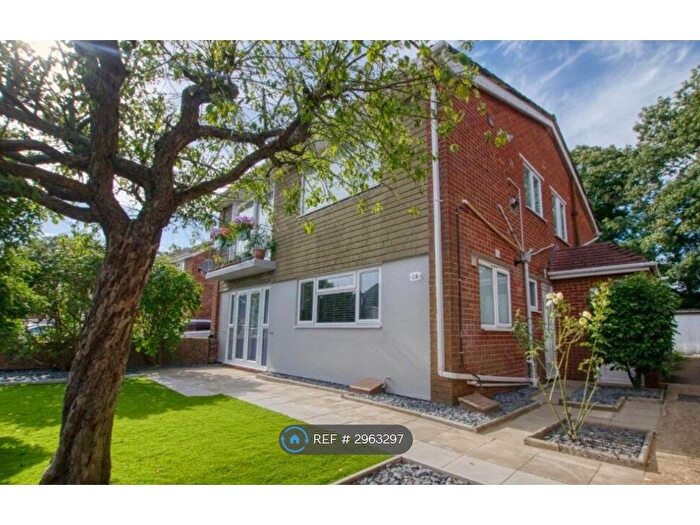 2 Bedroom Maisonette To Rent In Moorlands Crescent, Southampton, SO18